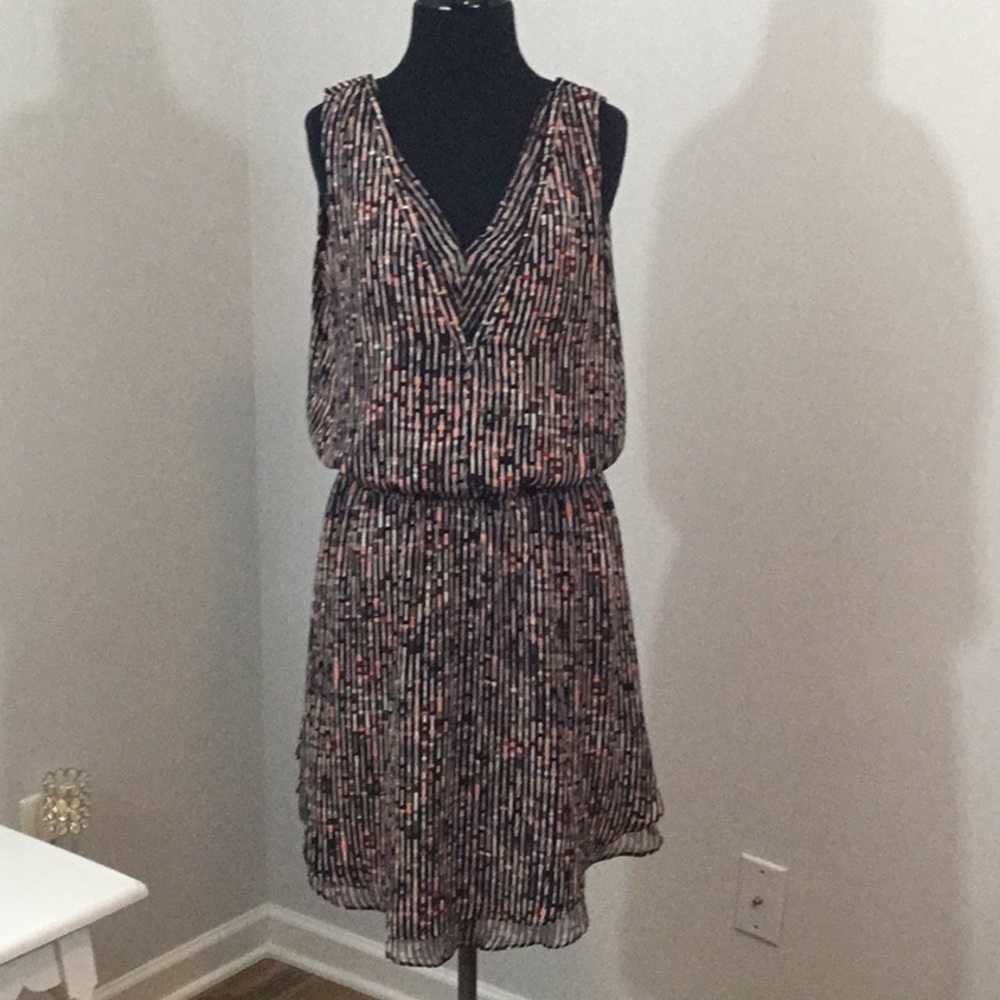 White House Black Market 10 Chiffon Sleeveless